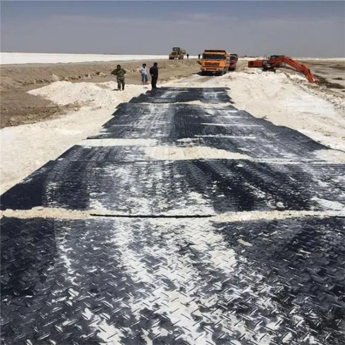 應(yīng)對(duì)油田泥濘與崎嶇：專(zhuān)業(yè)級(jí)聚乙烯墊板，打造堅(jiān)實(shí)臨時(shí)通道